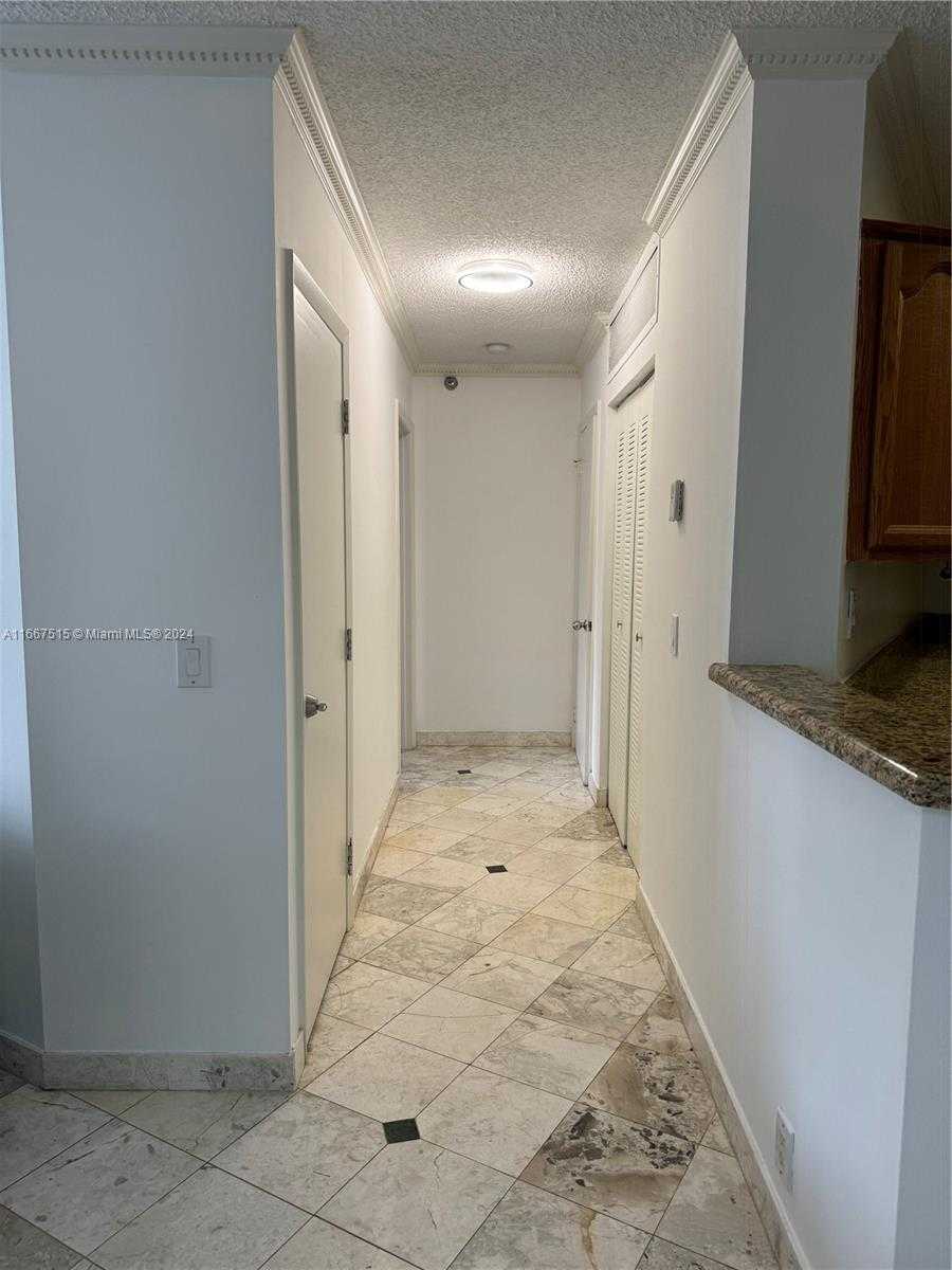 Small Image of 3400 #206, Aventura Number 21