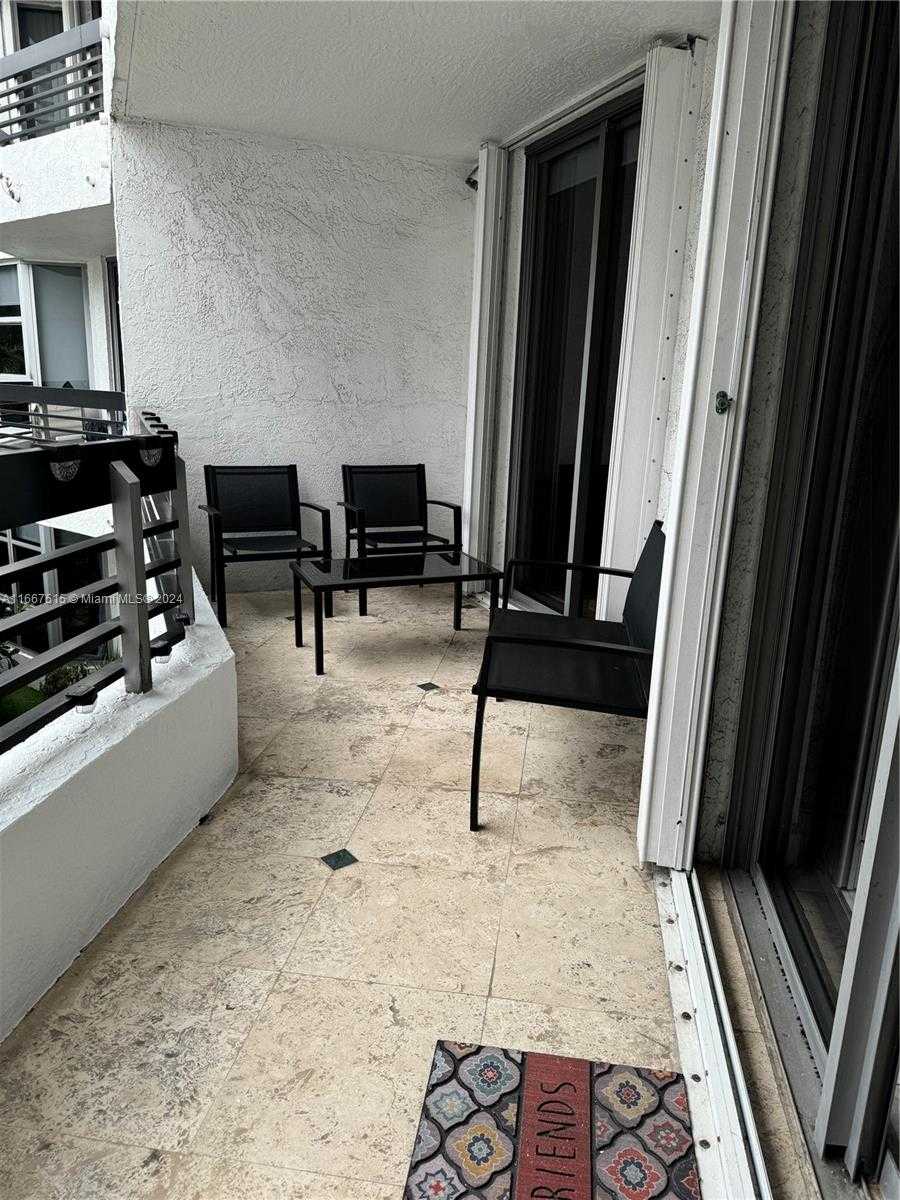 Small Image of 3400 #206, Aventura Number 22