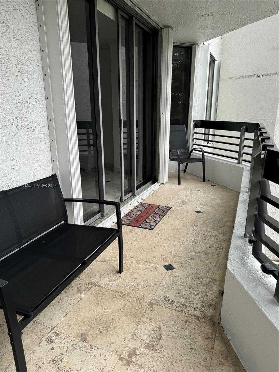 Small Image of 3400 #206, Aventura Number 23
