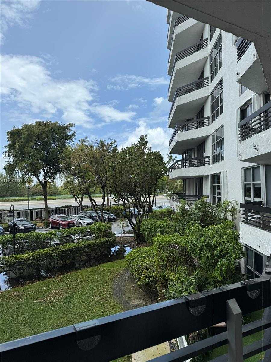 Small Image of 3400 #206, Aventura Number 24