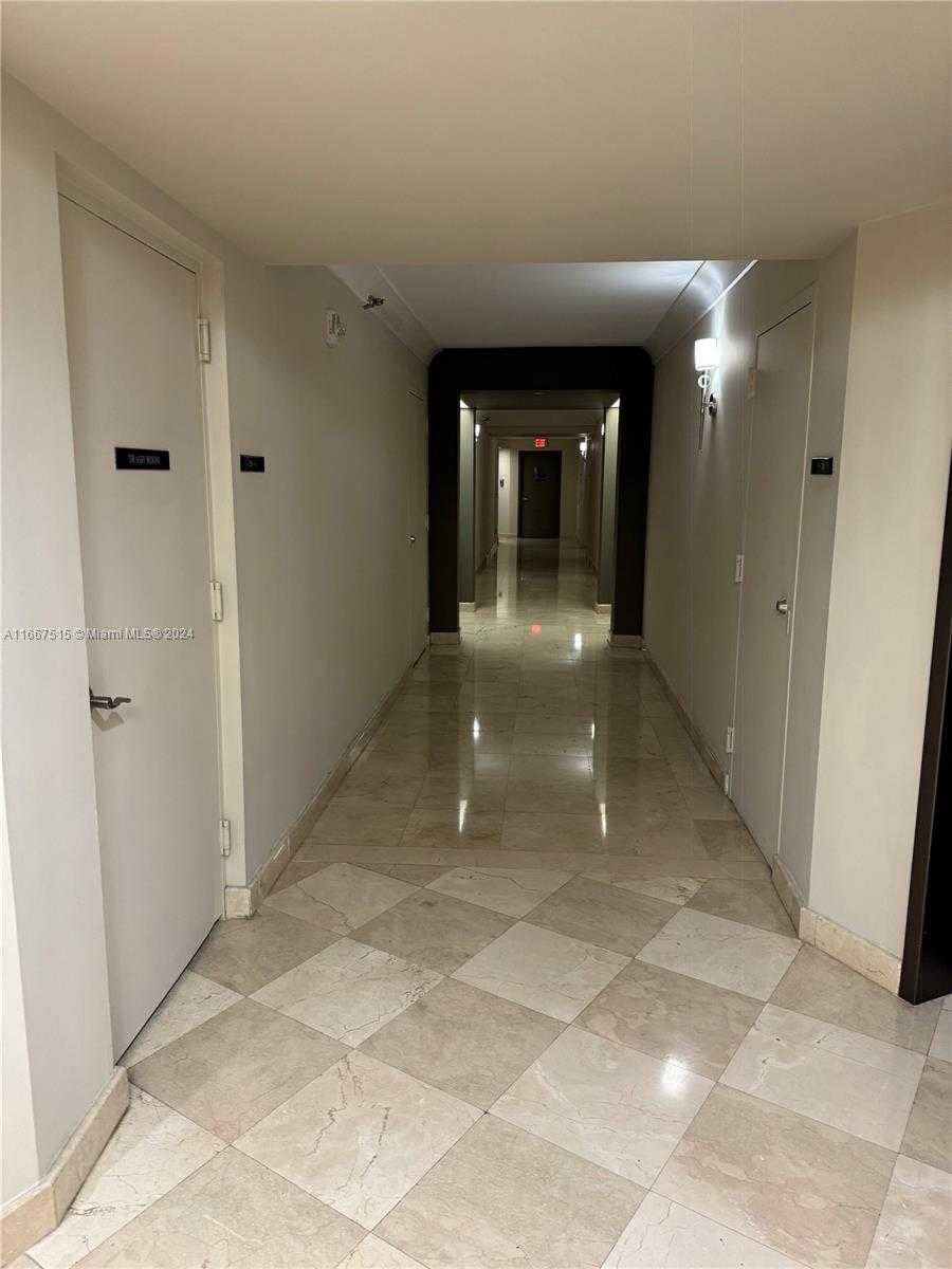 Small Image of 3400 #206, Aventura Number 25
