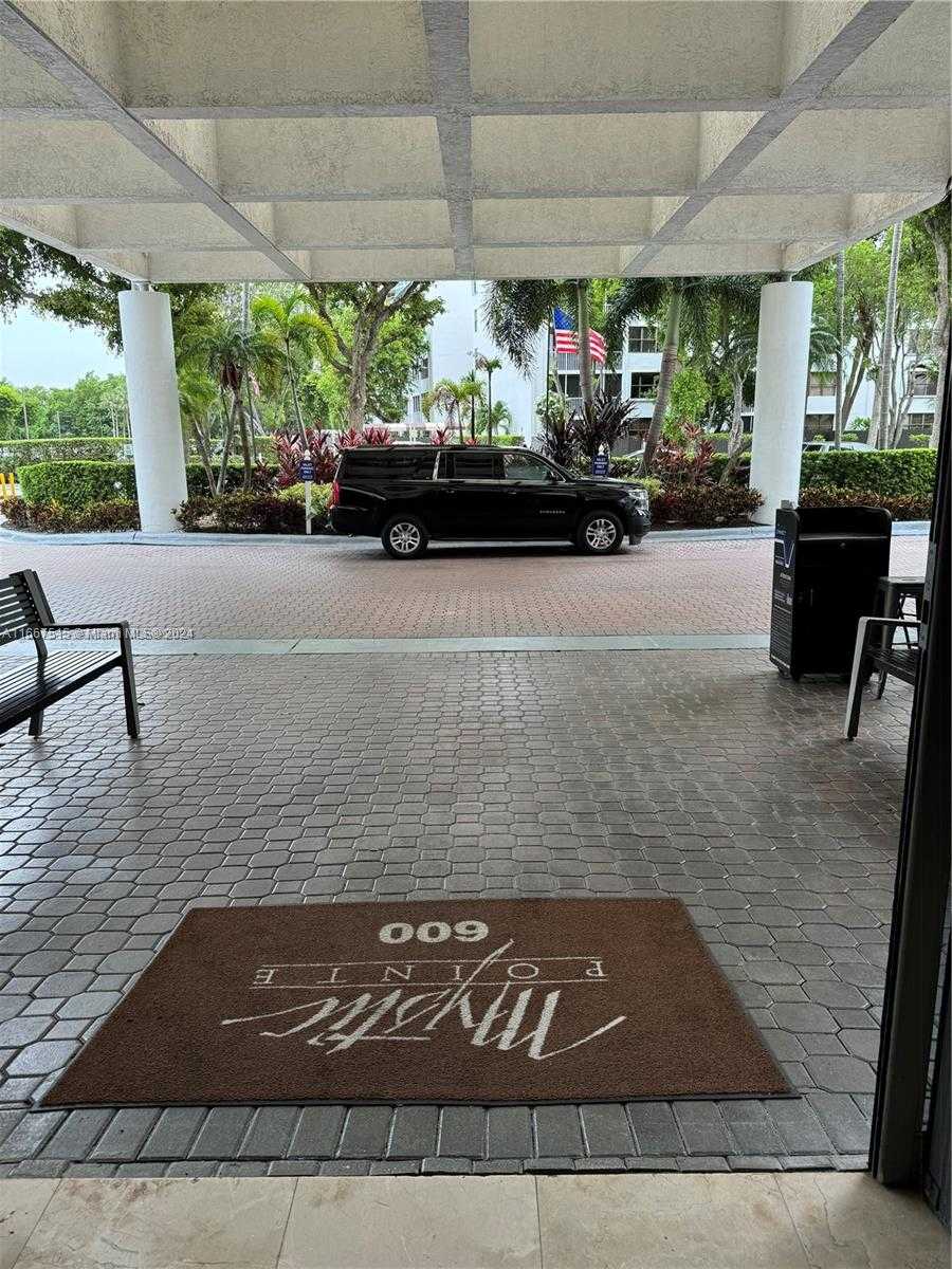 Small Image of 3400 #206, Aventura Number 27