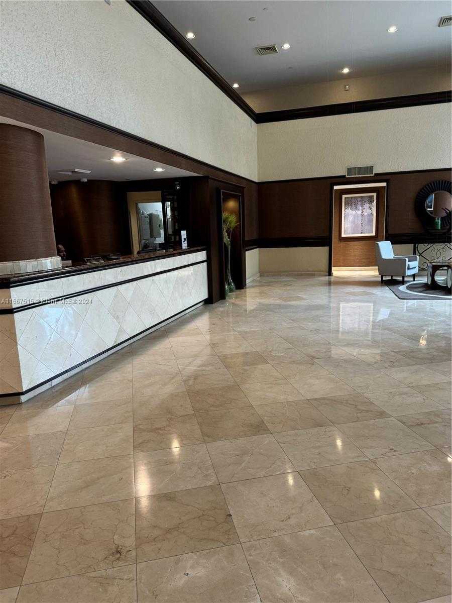 Small Image of 3400 #206, Aventura Number 30