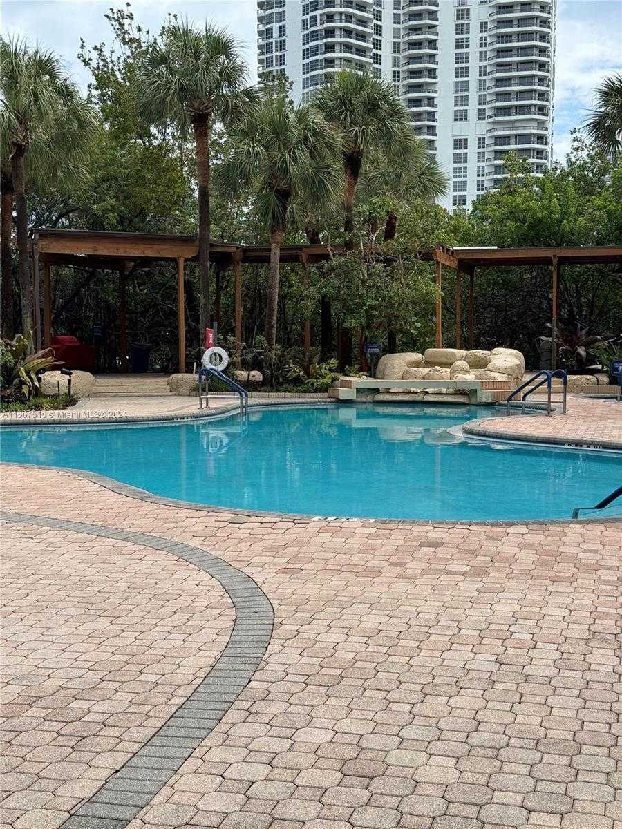 Small Image of 3400 #206, Aventura Number 36