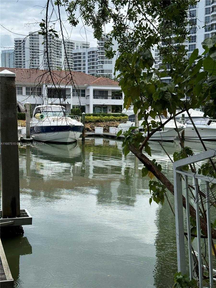 Small Image of 3400 #206, Aventura Number 37