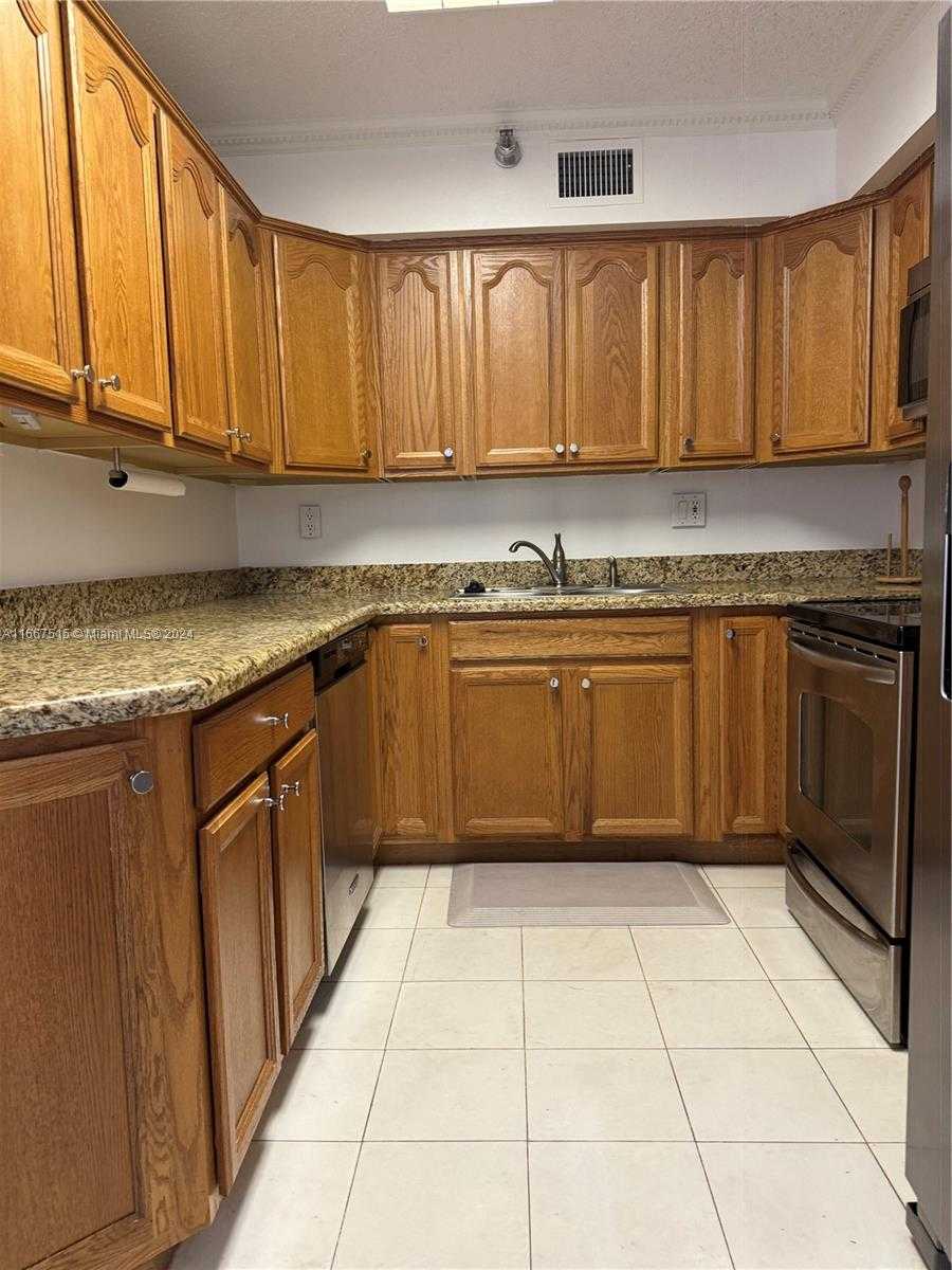 Small Image of 3400 #206, Aventura Number 6
