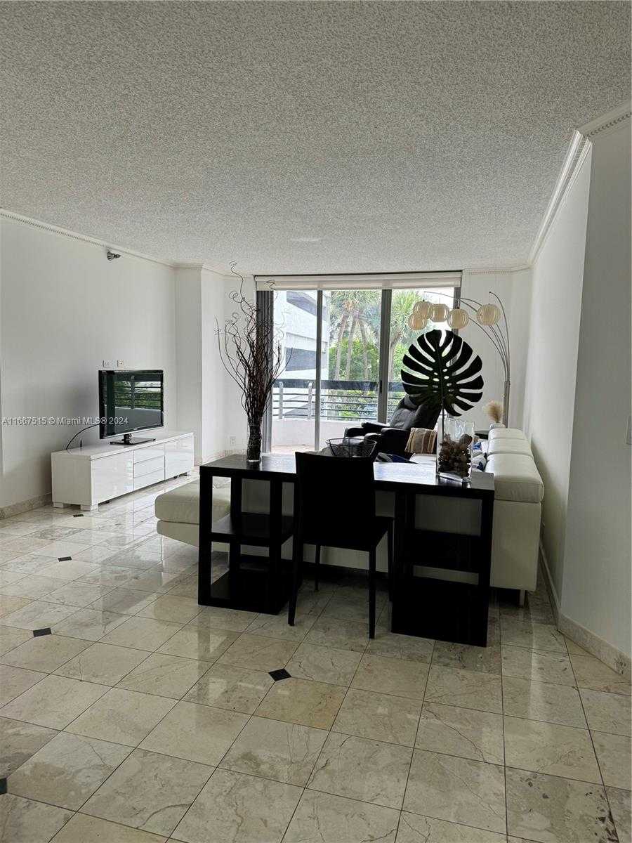 Small Image of 3400 #206, Aventura Number 8