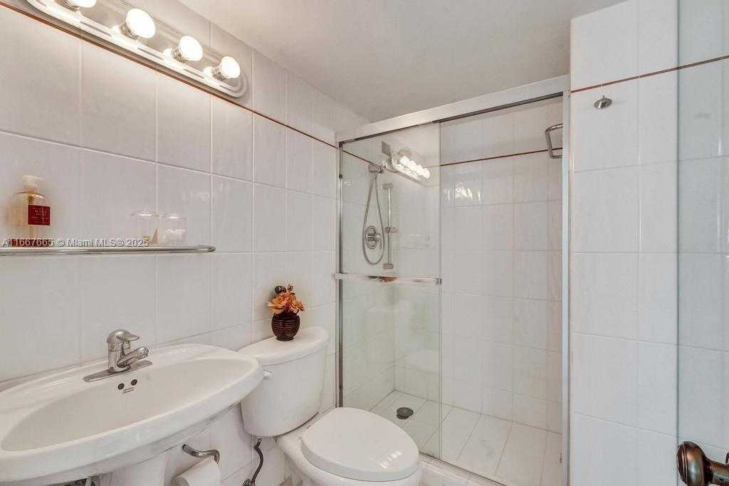 Small Image of 7135 COLLINS AVE #1723, Miami Beach Number 10