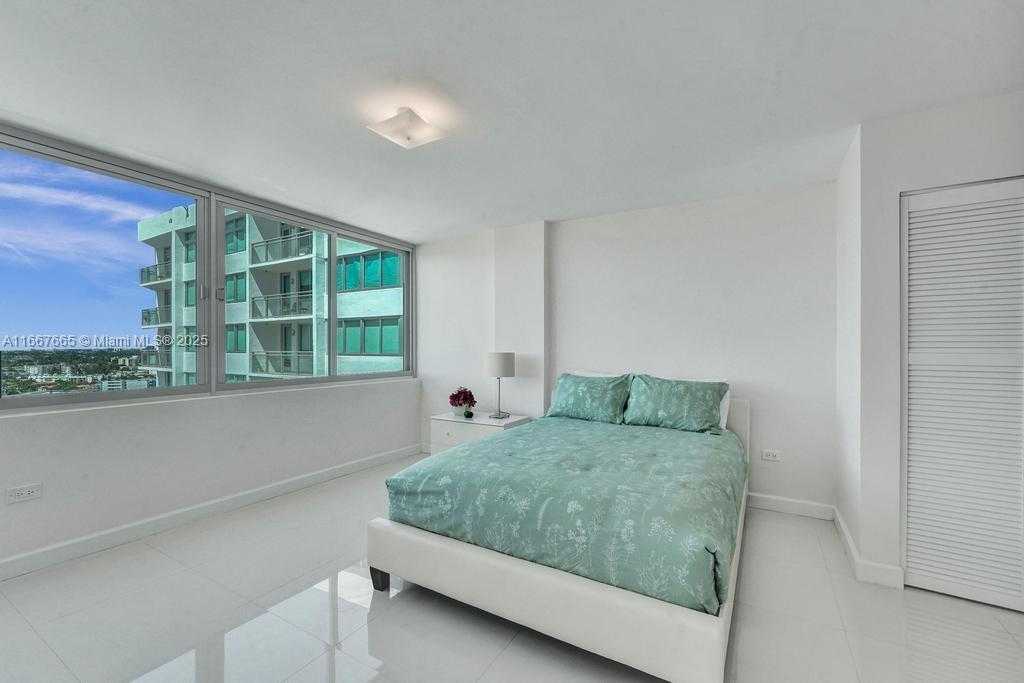 Small Image of 7135 COLLINS AVE #1723, Miami Beach Number 13