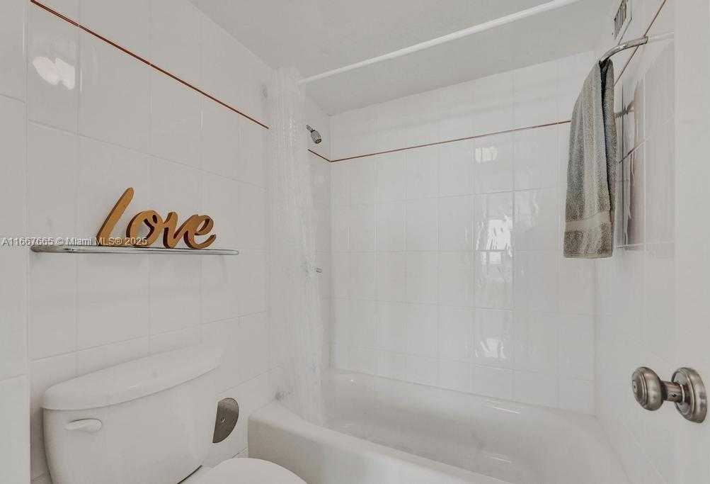 Small Image of 7135 COLLINS AVE #1723, Miami Beach Number 15