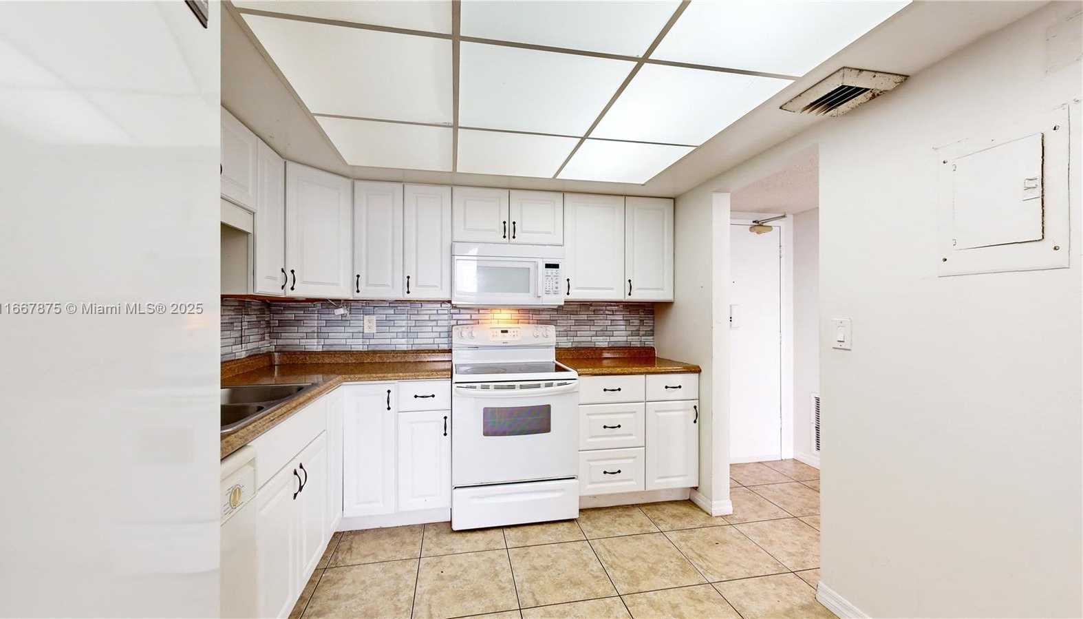 Small Image of 18011 BISCAYNE BLVD #903, Aventura Number 11