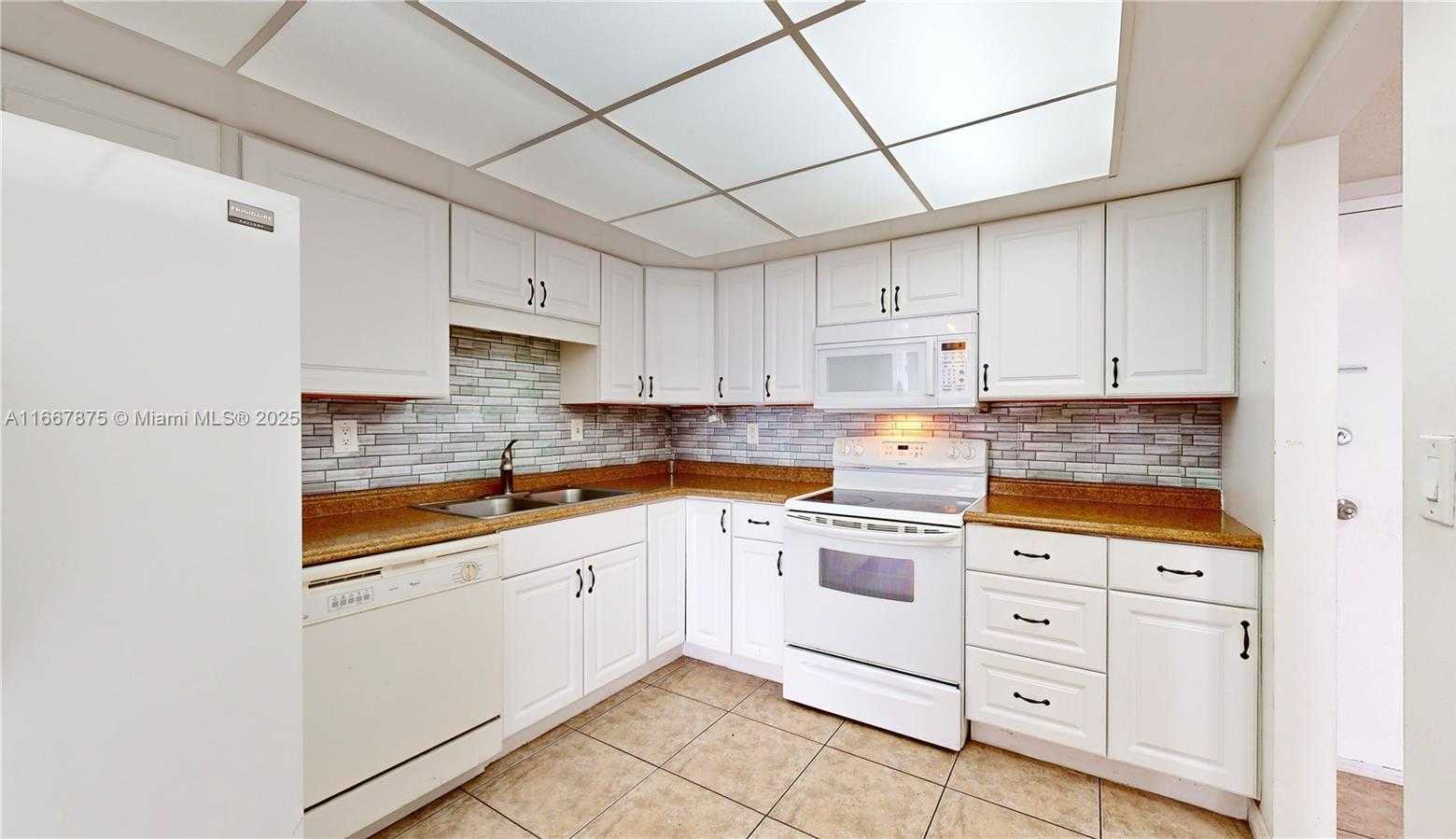 Small Image of 18011 BISCAYNE BLVD #903, Aventura Number 12