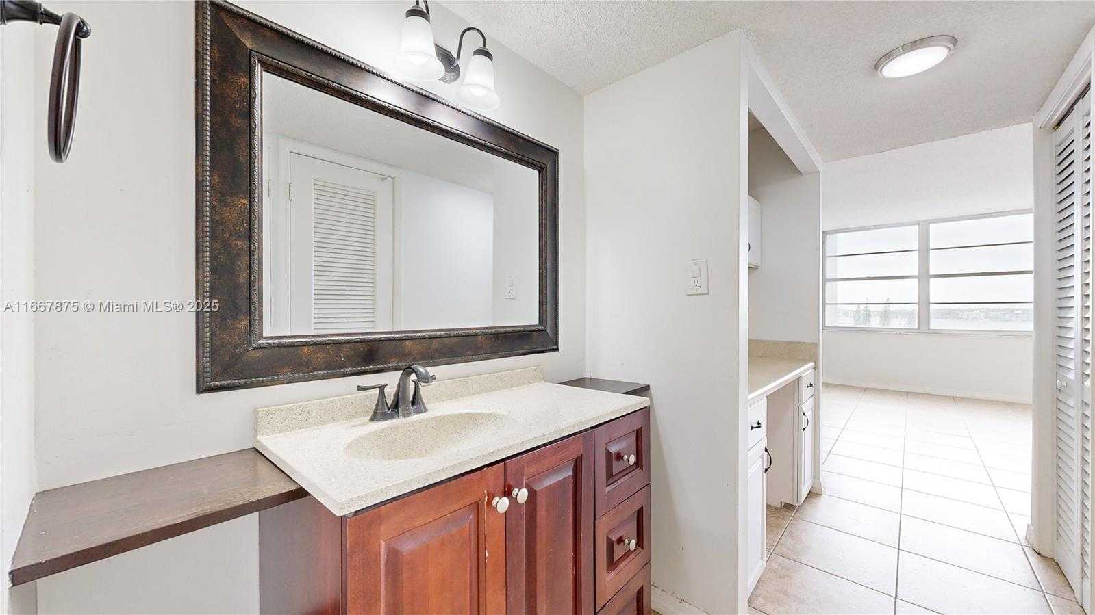 Small Image of 18011 BISCAYNE BLVD #903, Aventura Number 18