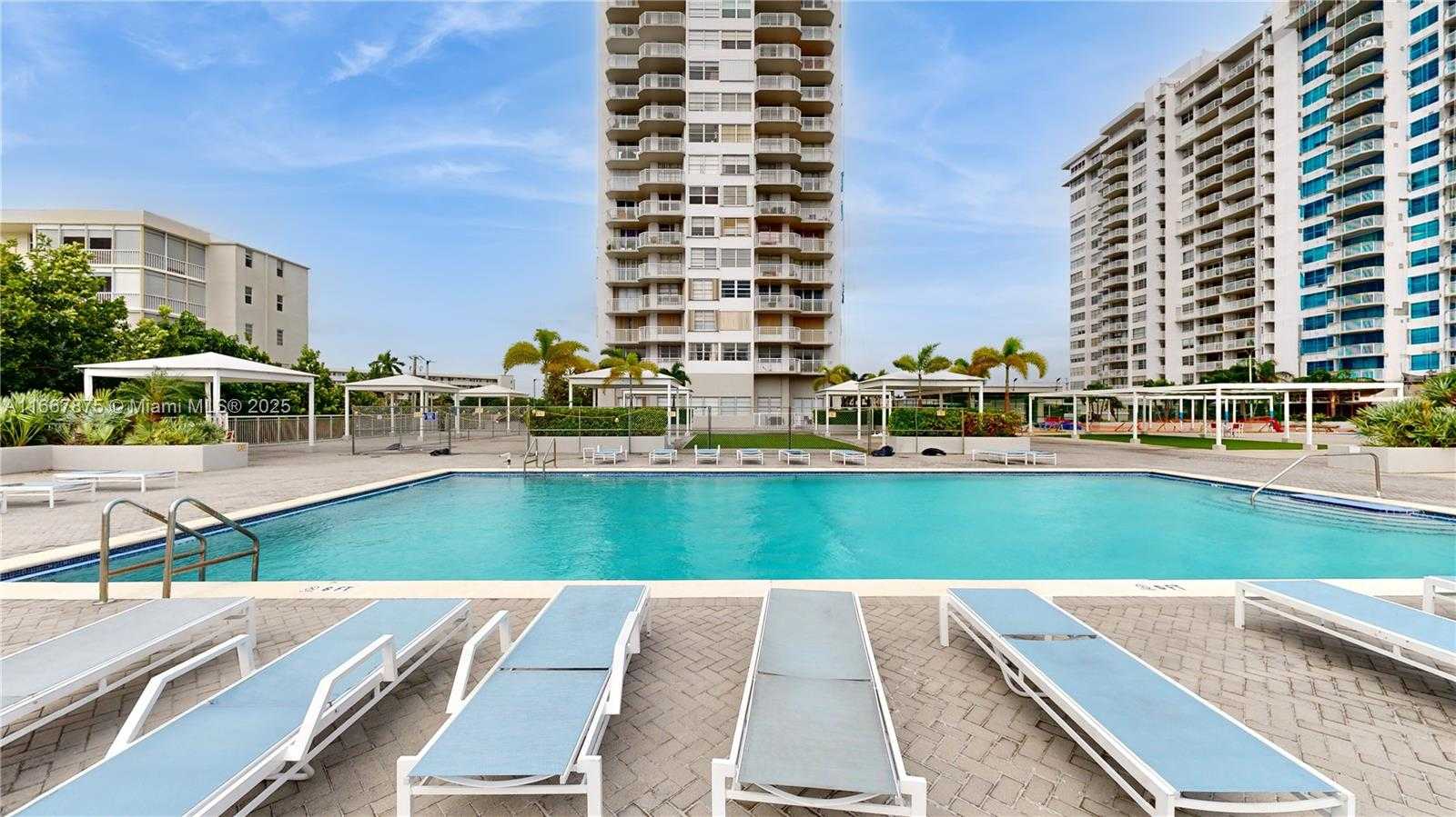 Small Image of 18011 BISCAYNE BLVD #903, Aventura Number 3