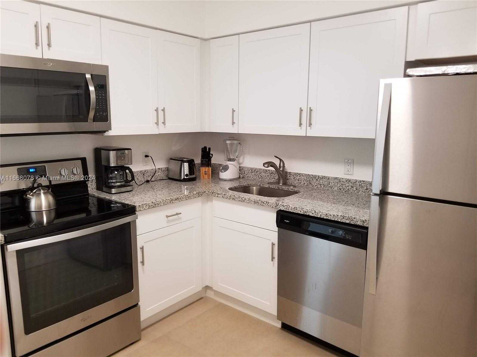 Small Image of 5161 COLLINS AVE #1715, Miami Beach Number 6