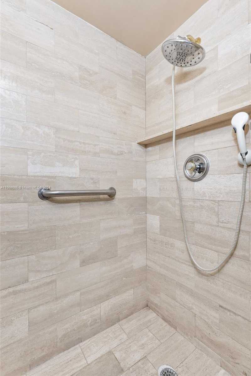 Small Image of 20281 EAST COUNTRY CLUB DR #1709, Aventura Number 17