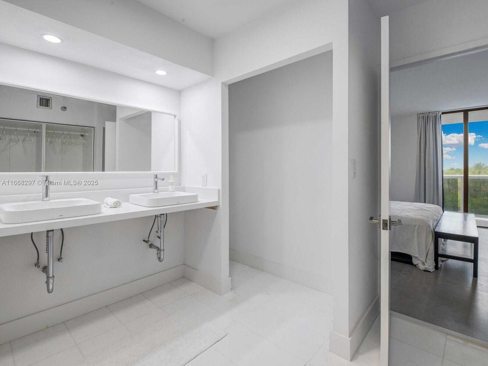 Small Image of 20505 EAST COUNTRY CLUB DR #531, Aventura Number 9