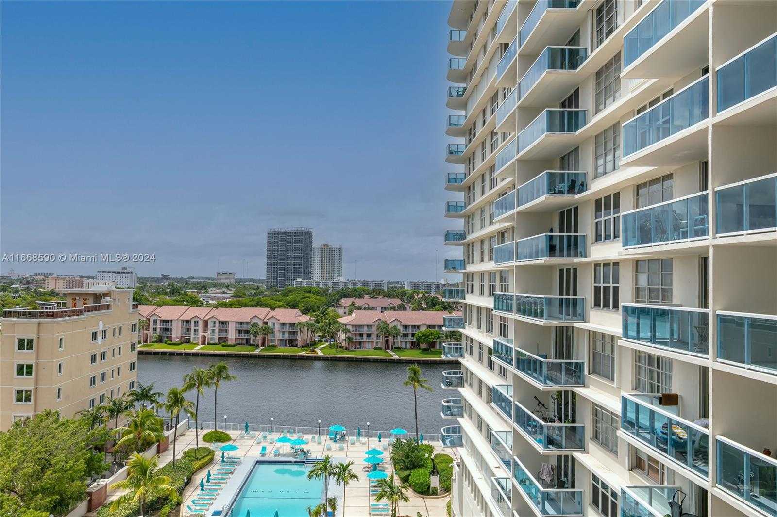 Small Image of The Hallmark, 3800 S Ocean Dr, Hollywood, FL 33019, USA Number 2
