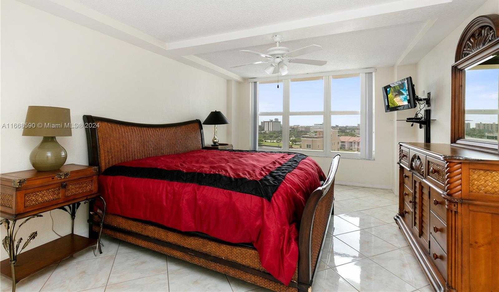 Small Image of The Hallmark, 3800 S Ocean Dr, Hollywood, FL 33019, USA Number 25