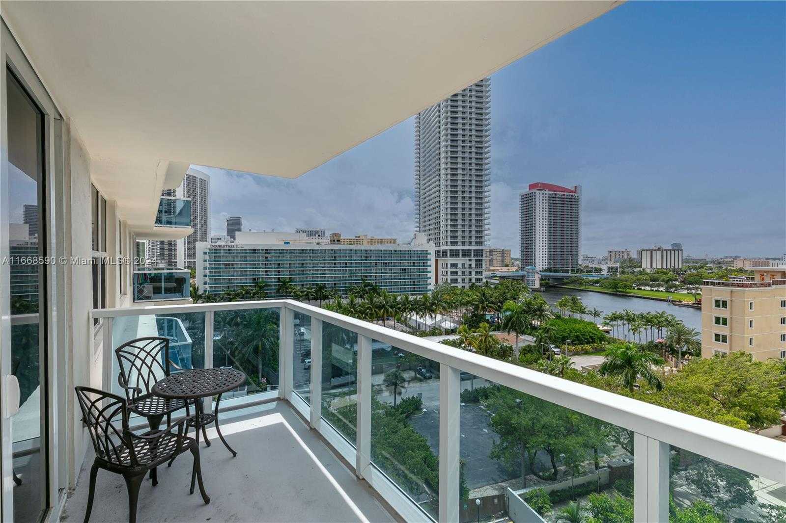 Small Image of The Hallmark, 3800 S Ocean Dr, Hollywood, FL 33019, USA Number 4