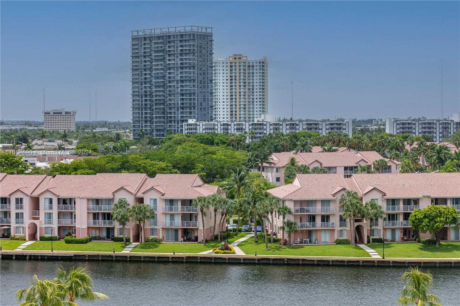 Small Image of The Hallmark, 3800 S Ocean Dr, Hollywood, FL 33019, USA Number 8