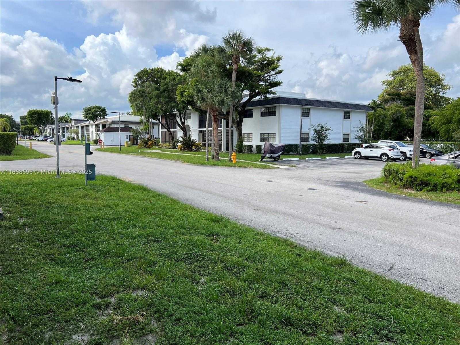 Small Image of 18935 NORTH WEST 62ND AVE #202, Hialeah Number 11