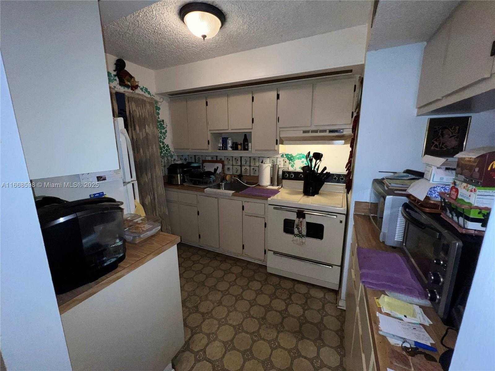 Small Image of 18935 NORTH WEST 62ND AVE #202, Hialeah Number 15