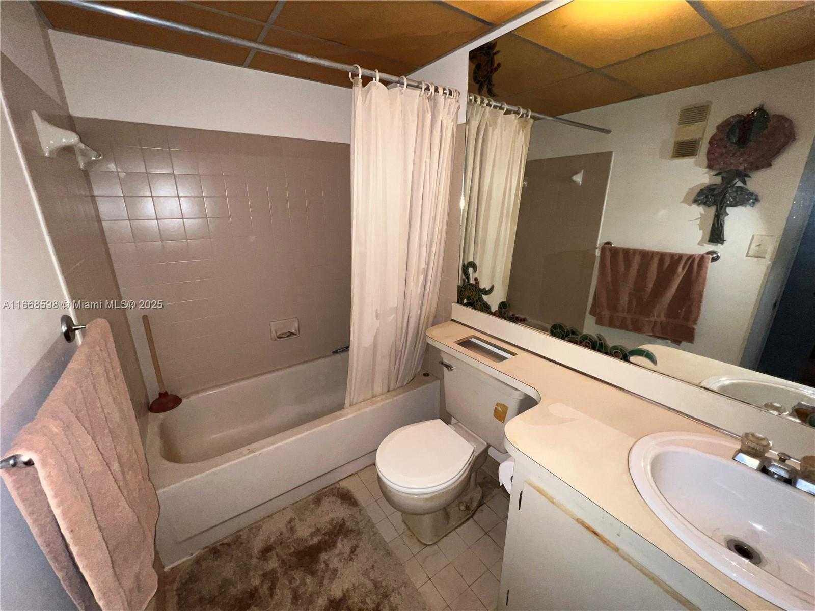 Small Image of 18935 NORTH WEST 62ND AVE #202, Hialeah Number 20