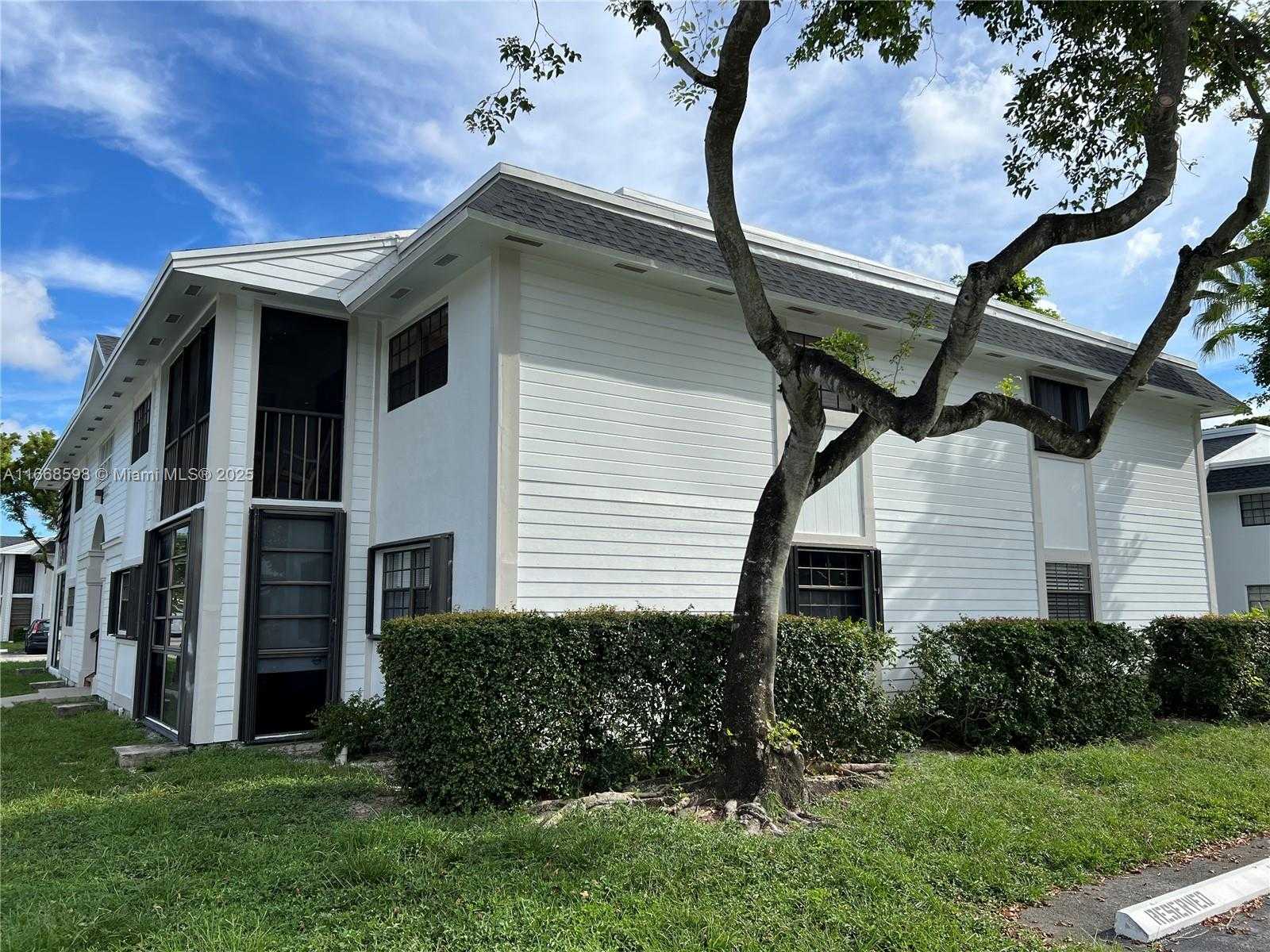 Small Image of 18935 NORTH WEST 62ND AVE #202, Hialeah Number 6