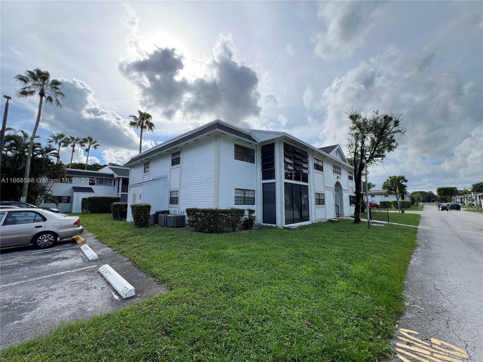Small Image of 18935 NORTH WEST 62ND AVE #202, Hialeah Number 7