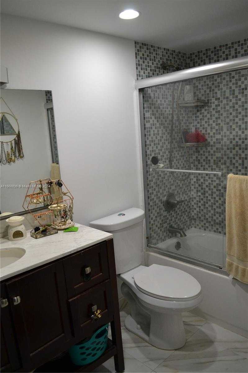 Small Image of 1050 93RD ST #7B, Bay Harbor Islands Number 11