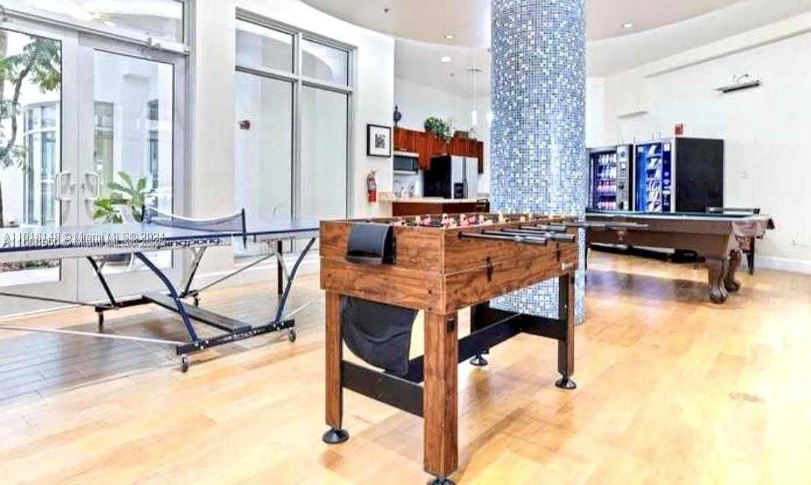 Small Image of 1830 RADIUS DR #410, Hollywood Number 9