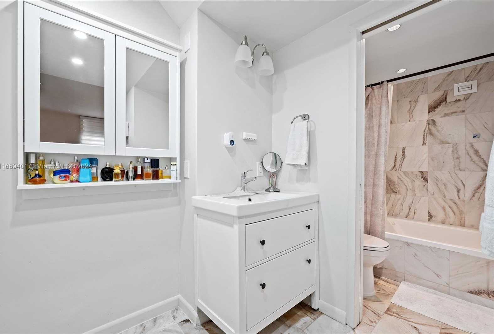 Small Image of 10185 COLLINS AVE #1211, Bal Harbour Number 17