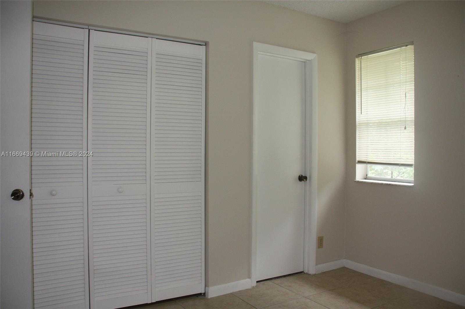 Small Image of 11462 #11462, Coral Springs Number 8