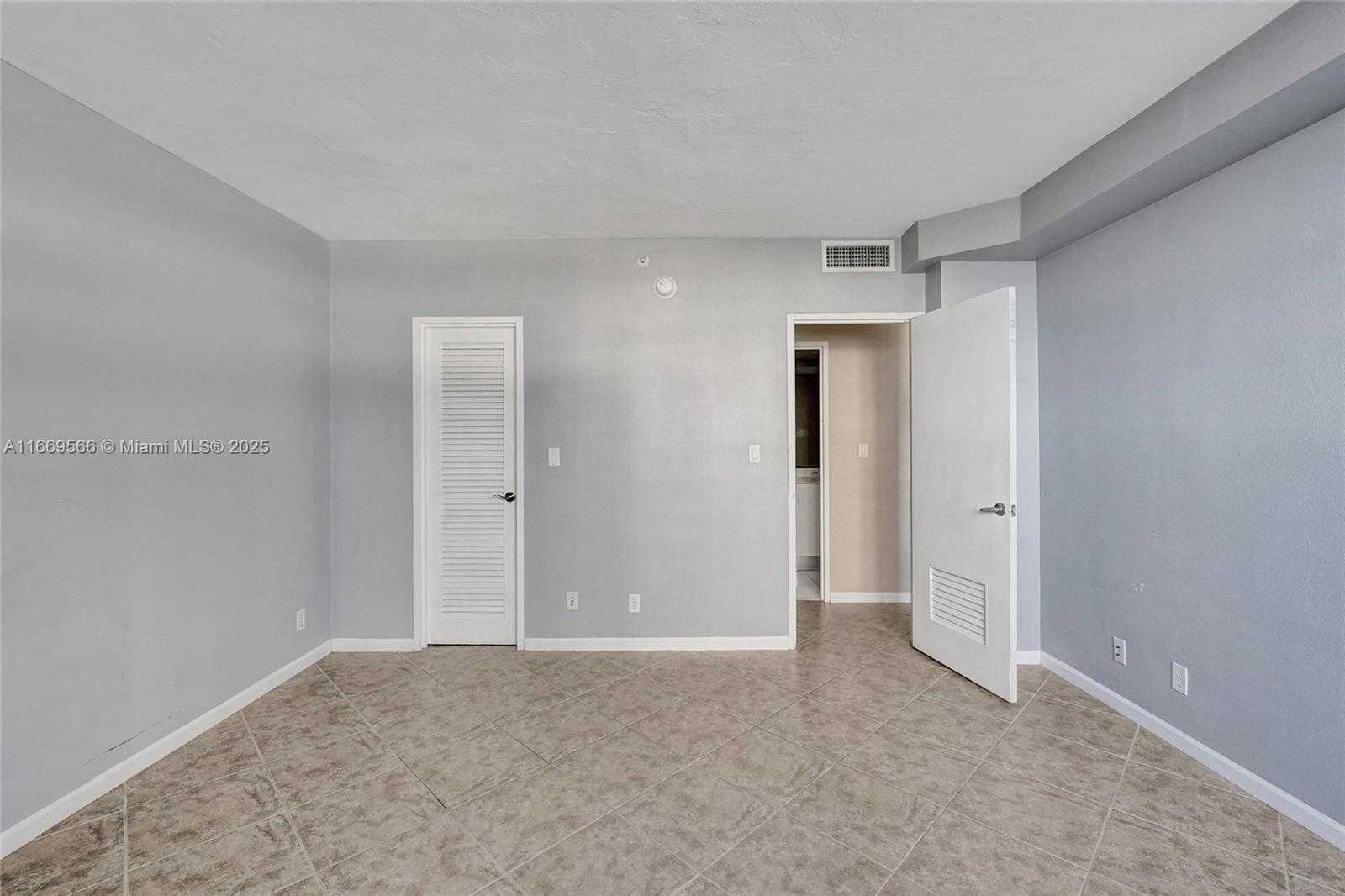 Small Image of 3001 SOUTH OCEAN DR #247, Hollywood Number 12