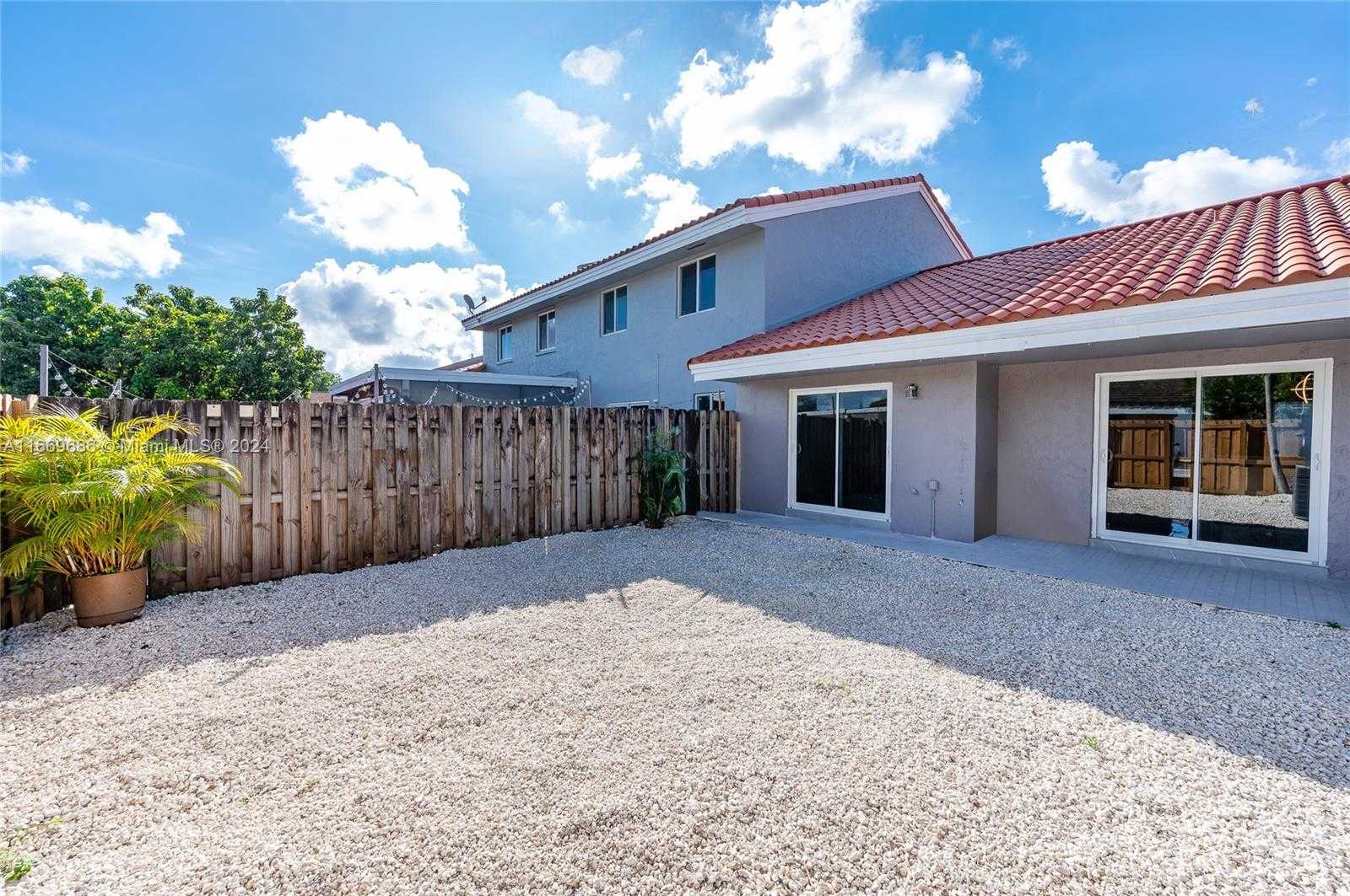 Small Image of 14797 SOUTH WEST 83RD LN, Miami Number 10