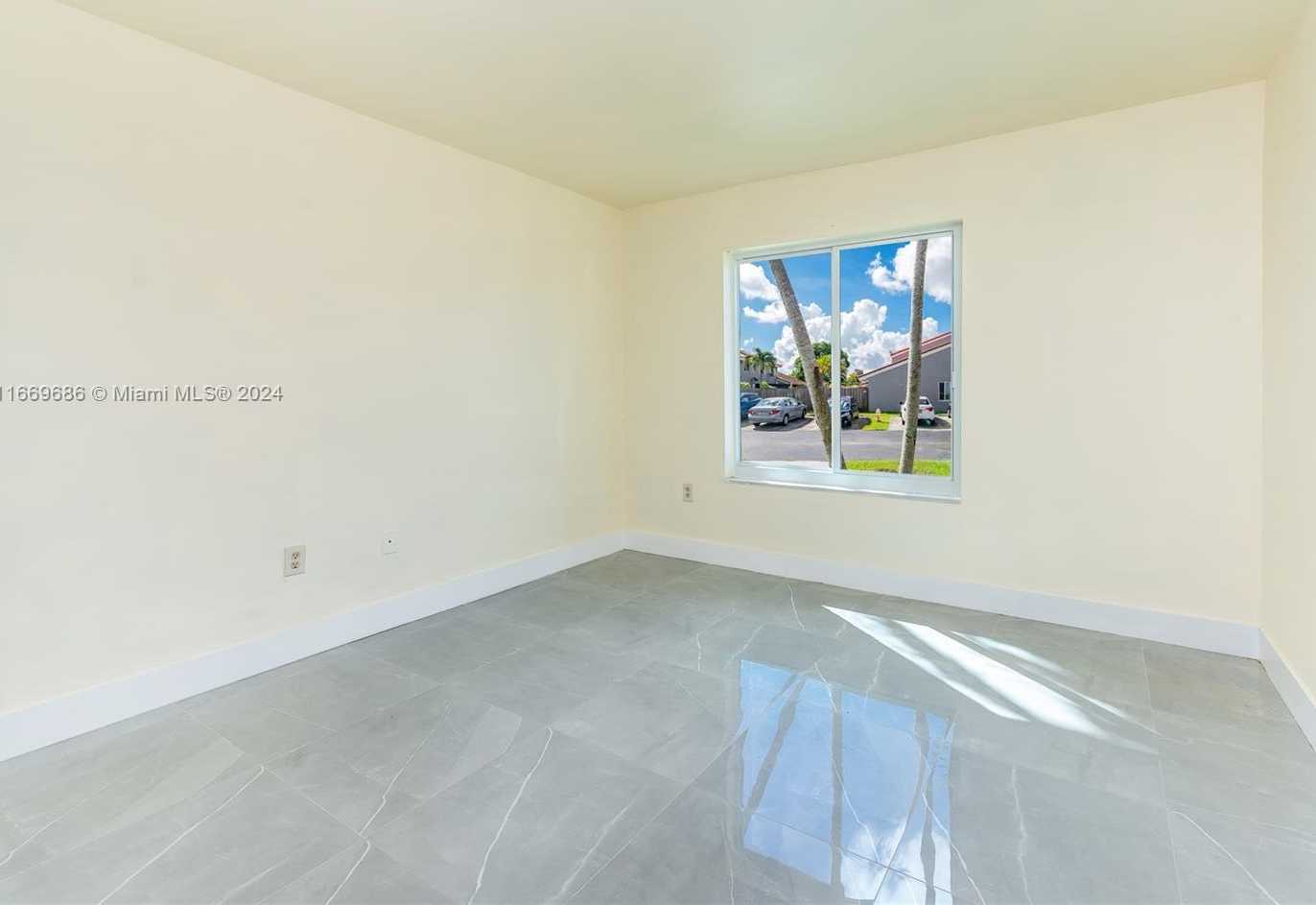 Small Image of 14797 SOUTH WEST 83RD LN, Miami Number 17