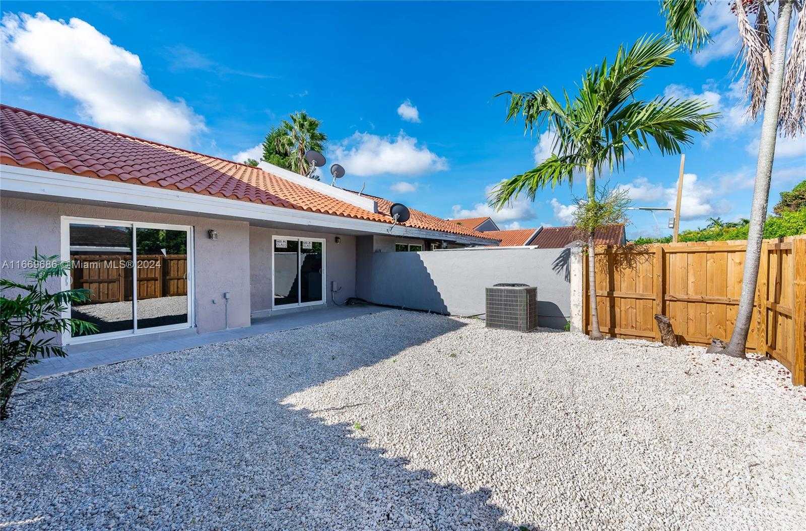 Small Image of 14797 SOUTH WEST 83RD LN, Miami Number 19