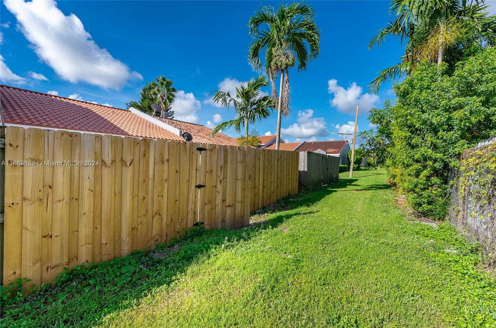 Small Image of 14797 SOUTH WEST 83RD LN, Miami Number 20