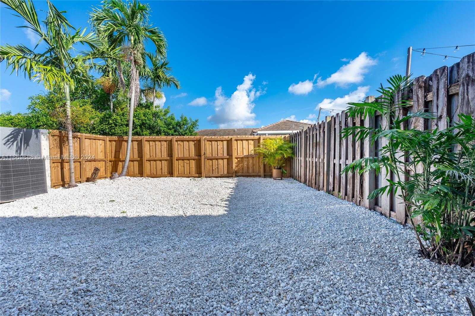 Small Image of 14797 SOUTH WEST 83RD LN, Miami Number 21