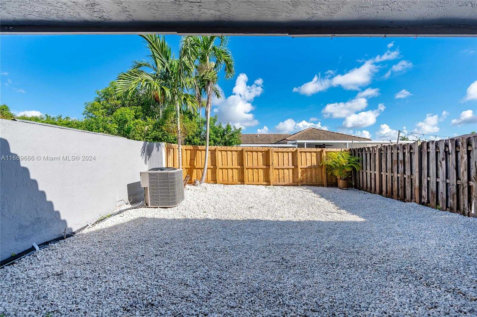 Small Image of 14797 SOUTH WEST 83RD LN, Miami Number 23