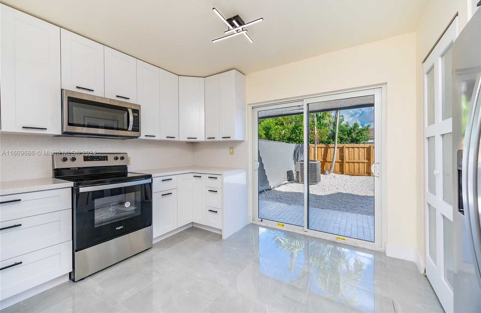 Small Image of 14797 SOUTH WEST 83RD LN, Miami Number 7