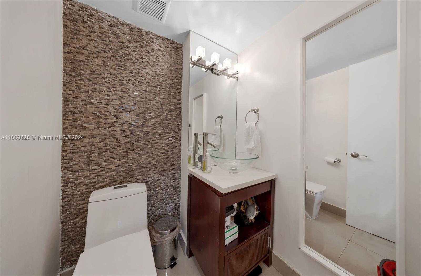 Small Image of 250 180TH DR #352, Sunny Isles Beach Number 10