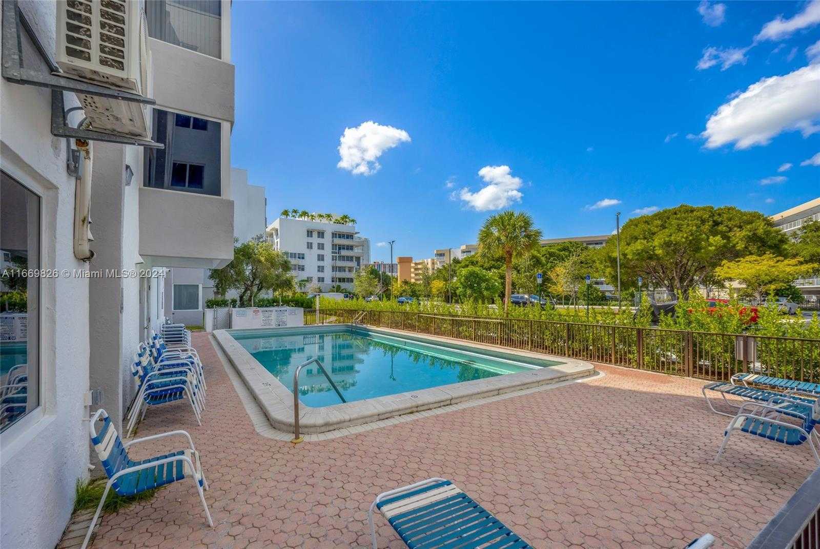 Small Image of 250 180TH DR #352, Sunny Isles Beach Number 18