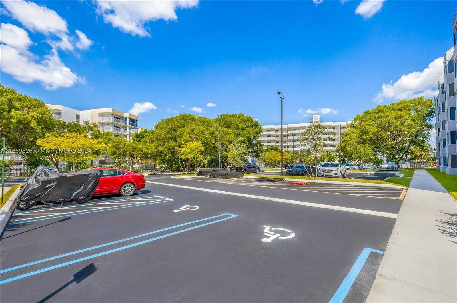 Small Image of 250 180TH DR #352, Sunny Isles Beach Number 19