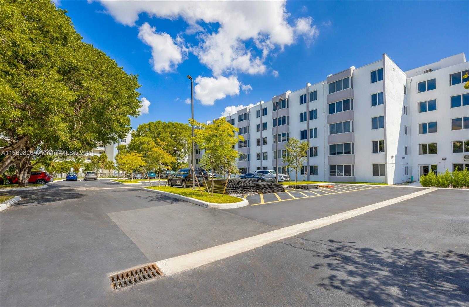 Small Image of 250 180TH DR #352, Sunny Isles Beach Number 20