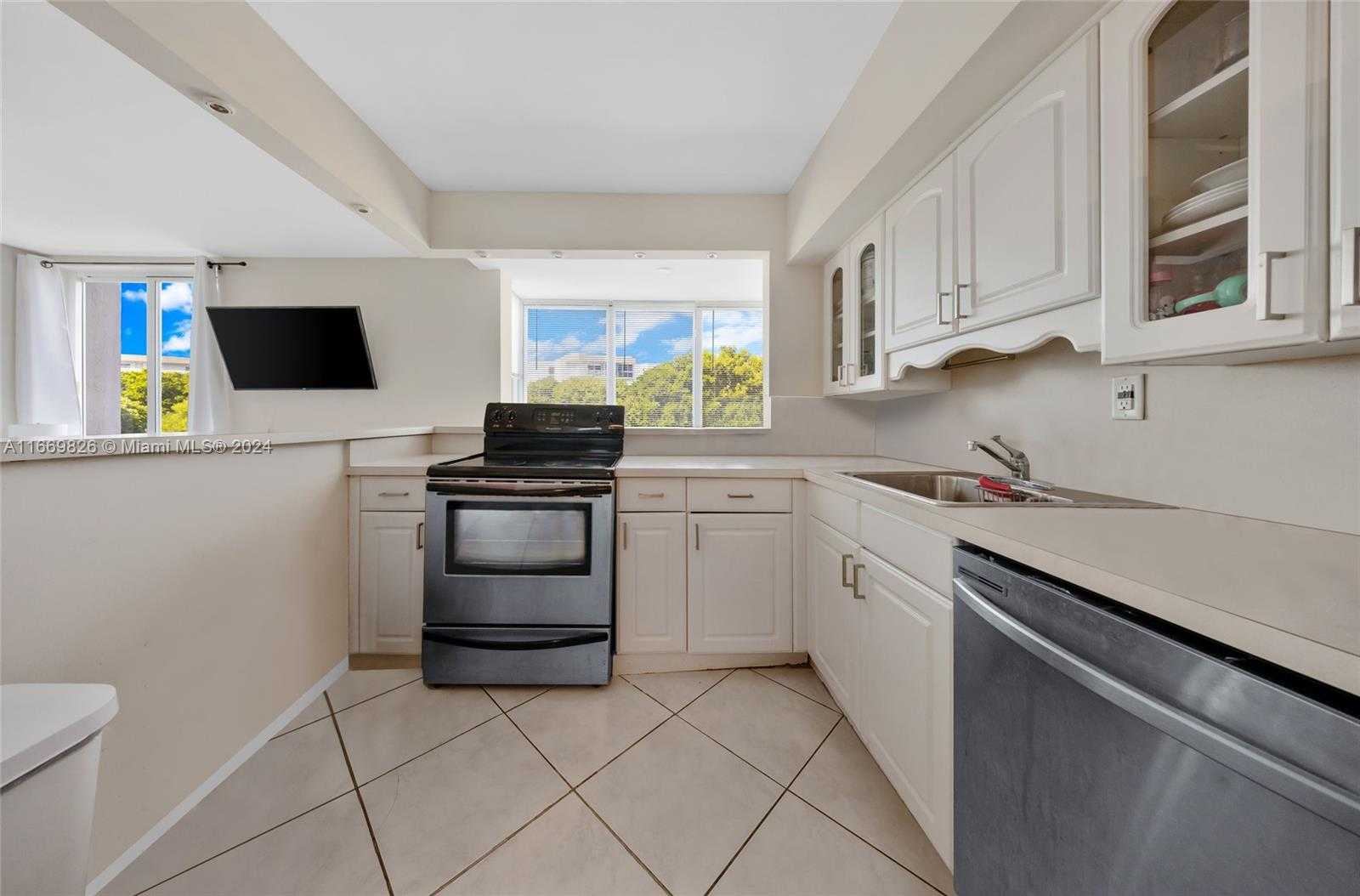 Small Image of 250 180TH DR #352, Sunny Isles Beach Number 8