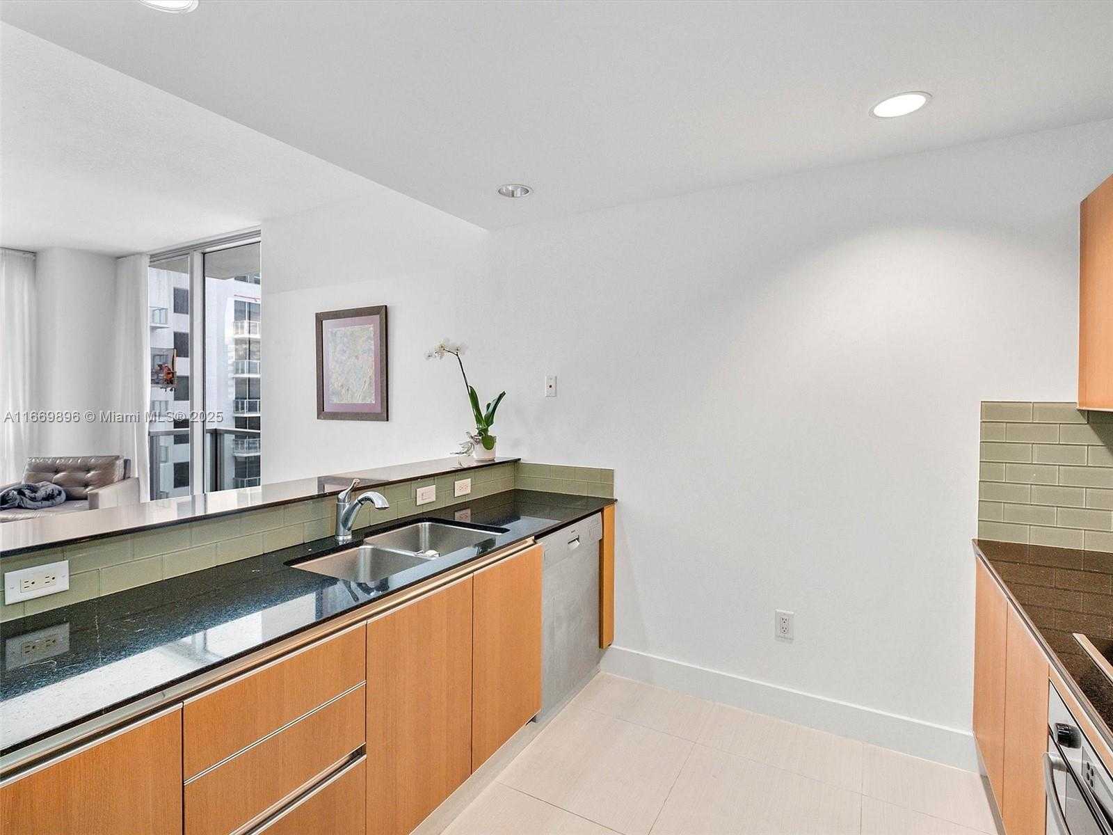 Small Image of 1060 BRICKELL AVE #3117, Miami Number 22