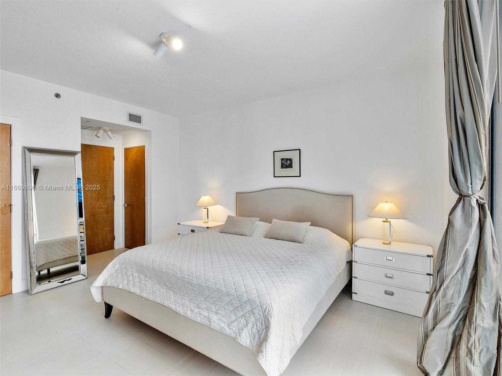 Small Image of 1060 BRICKELL AVE #3117, Miami Number 7