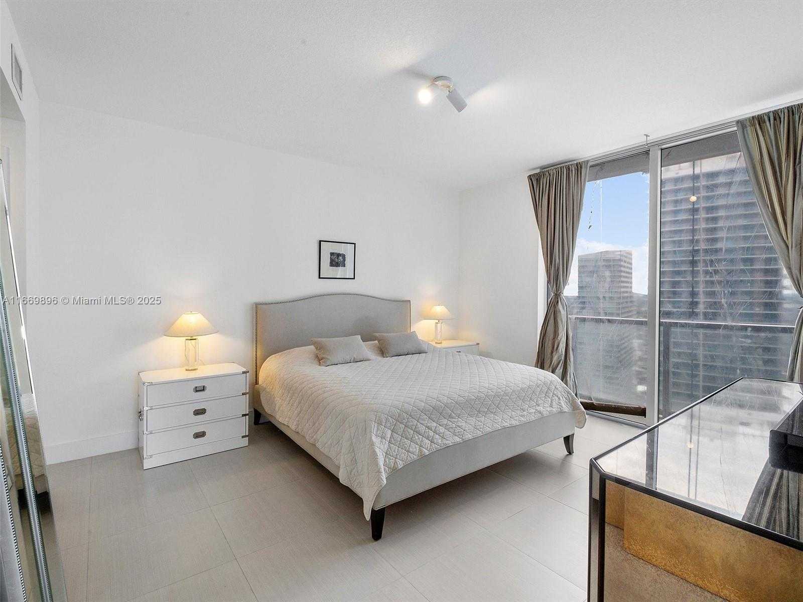 Small Image of 1060 BRICKELL AVE #3117, Miami Number 8